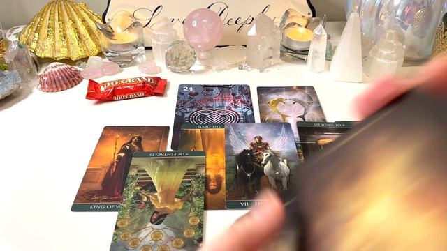 SINGLES| TRICK OR TREAT(WHO IS COMING TOWARD YOU IN LOVE) Pick A CardTarot Card Reading смотреть онлайн