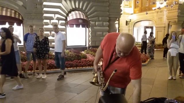 Саксофон на Никольской смотреть онлайн