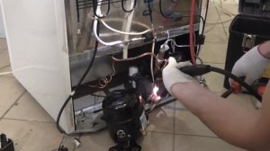 Ремонт холодильника Атлант, замена компрессора.