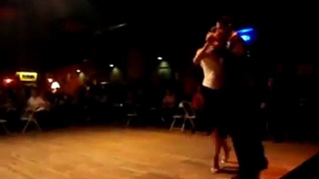 Natasha Lewinger y Bernardo Skrzypicki Collin bailan en Bendita Milonga 3 смотреть онлайн