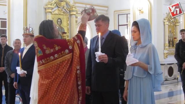 На Красную горку прошли массовые венчания смотреть онлайн
