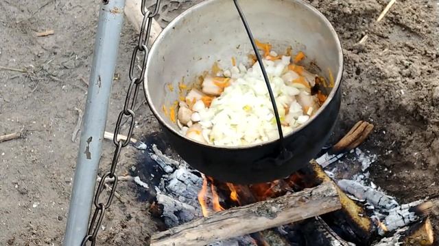 ВКУСНЕЙШЕЕ ЖАРКОЕ НА КОСТРЕ У ОЗЕРА смотреть онлайн