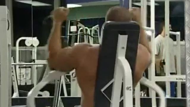 Сведение рук на тренажере бабочка.flv смотреть онлайн