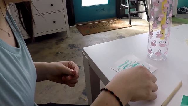 Teaching My Daughter to Apply Adhesive Vinyl: Great Beginner Tips смотреть онлайн