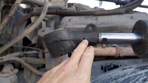 МАЗ.Ремонт.Замена пыльника штока на рулевом цилиндре.