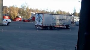 автошкола. Учимся сдавать назад с прицепом и полуприцепом