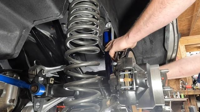 Volvo 740 Brake System Rebuild and How To Bleed (By Yourself) смотреть онлайн