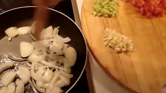 ИМАМ БАЯЛДЫ - фаршированные баклажаны по-турецки. Баклажаны с помидорами и чесноком.IMAM BAYILDI смотреть онлайн