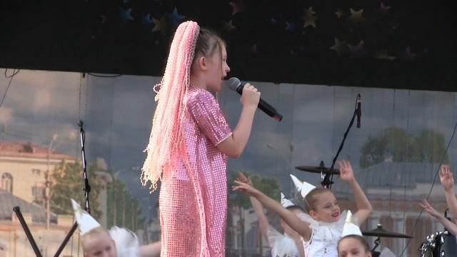 Вокальная студия "Дебют" Ангелина Кулакова и Софья Толоконникова "Где водятся волшебники" 26.08.202 смотреть онлайн