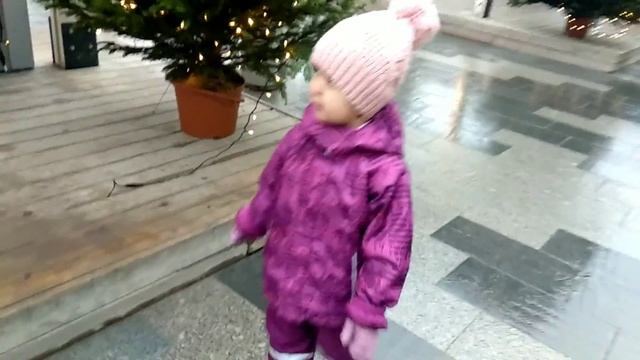 Катаемся на Каруселях, качаемся на качелях, поем и гуляем. Новый год. смотреть онлайн