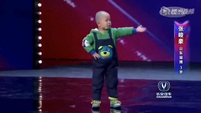 Jet Li Surprised By a 3 Years Old Chinese boy Dancing ( HD ) смотреть онлайн
