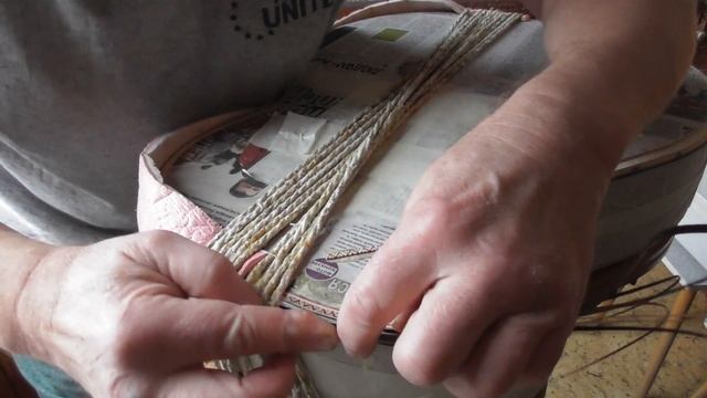 Приклеивание верхнего наборного канта на верхнюю деку гитары(видео №699). смотреть онлайн