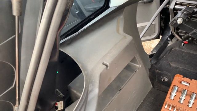 Установка камеры заднего вида на Ford C-Max смотреть онлайн