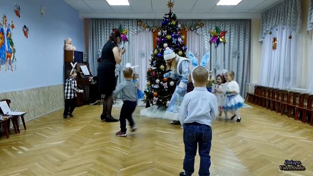 Новогодний утренник в ясельной группе. Сад 434-9 (2017 год) смотреть онлайн