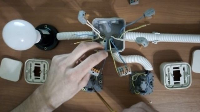 Как Подключить Проходной Выключатель - Схема подключения проходного выключателя. смотреть онлайн