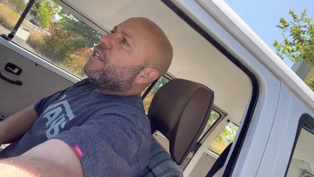 1973 Pastel Pink Automatic Volkswagen Bus смотреть онлайн