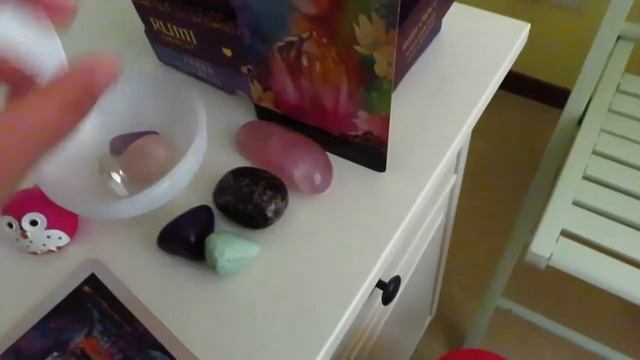 What's On #MyBedsideTable Altar? смотреть онлайн