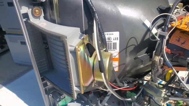 What do I think about Consumer CRTs? - Sony KV-13FS100 Review & Adjustment смотреть онлайн