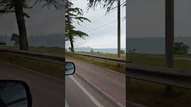 Едем в Батуми - красивый город виднеется вдали смотреть онлайн