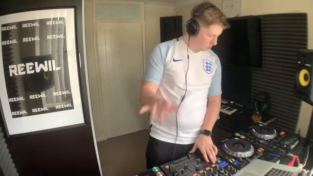 Live DJ stream смотреть онлайн