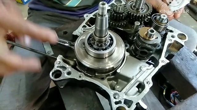 Honda dream Yuga passion xpro tuster CD 110 Gear box fitting #tending #videos #bharati bike zone # смотреть онлайн