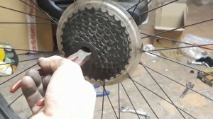 Как снять кассету на велосипеде без съёмников, спец. ключей и т.д.