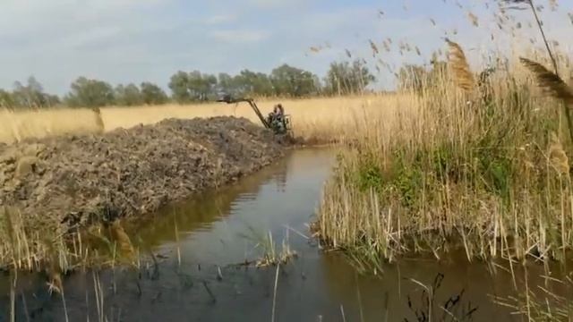 Рытьё канала установкой РК 1 смотреть онлайн