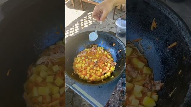 Куриный суп с домашней тушенкой.