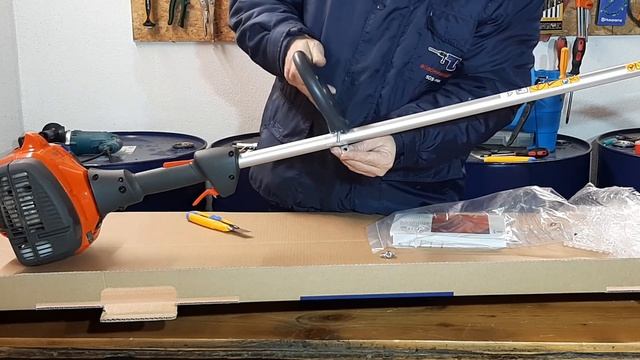 TRIMMER Husqvarna 122C UNBOXING