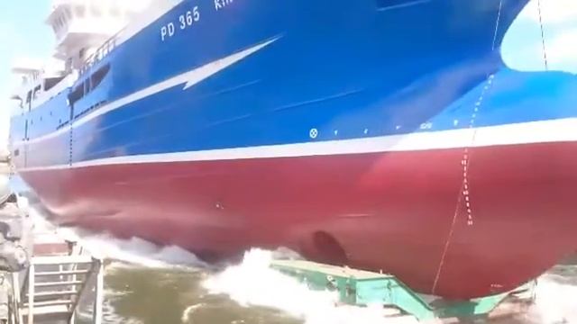 Спуск траулера на заводе Stocznia Gdansk S.A. 29.04.2016 смотреть онлайн