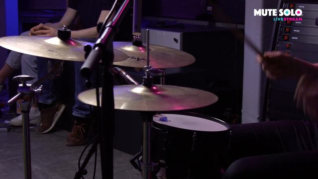 MUTE SOLO | Show Love Project | Tropische Hitze смотреть онлайн