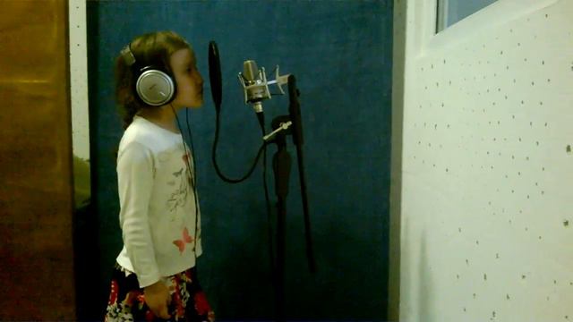 Моя Томи поёт на английском "Eternal flame" смотреть онлайн