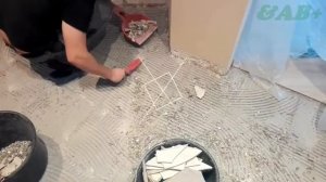 Демонтаж старой плитки, выравнивание пола.  Как снять старую плитку и приготовить пол к новой.