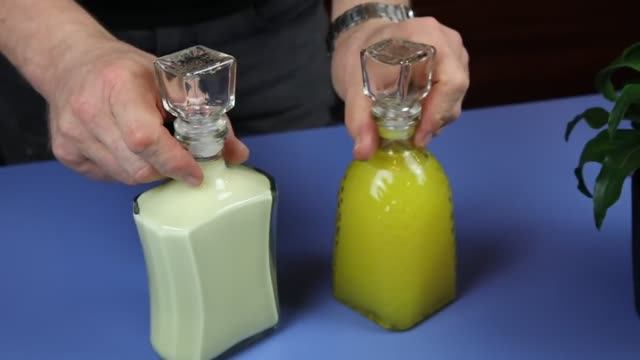 Банановый кремовый ликёр. 2 Итальянских рецепта. смотреть онлайн