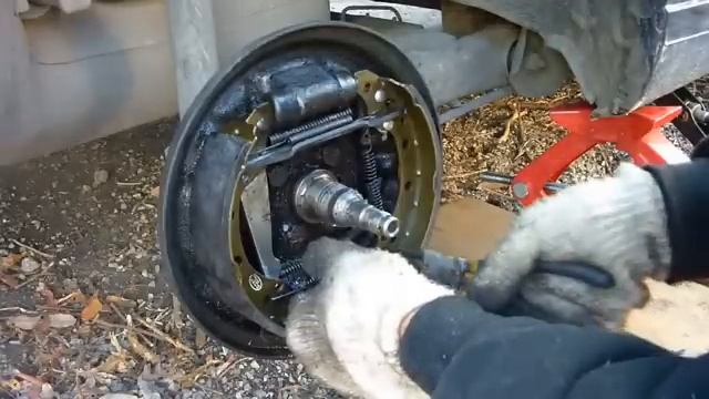 Замена задних колодок Golf 3 часть 2