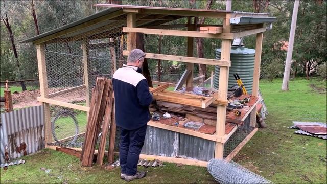 Chicken Coop Build - Start to Finish - Time lapse - With a quick walk through at the end смотреть онлайн