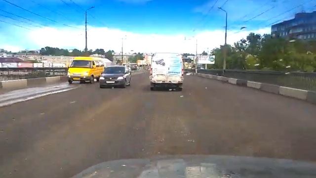 Тверь. На Южном мосту сняли асфальт смотреть онлайн