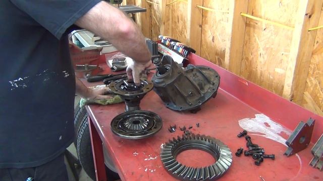 Teardown and inspection of our Ford 9 inch center section. Project "Spare Parts" смотреть онлайн