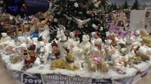 Покупаем новогодние игрушки на елку 2019 вместе с Софией и наряжаем елку. Елочные шары в год СВИНЬИ