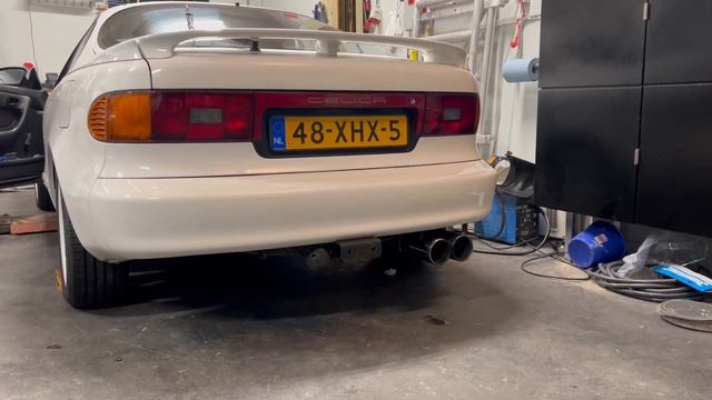 1990 Toyota Celica Custom Muffler Before + After Sound смотреть онлайн