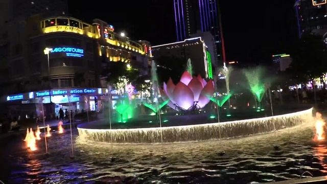 ХОШИМИН ВЕЧЕРОМ. ФОНТАН. ВЬЕТНАМ (Ho Chi Minh City, Viet Nam) смотреть онлайн