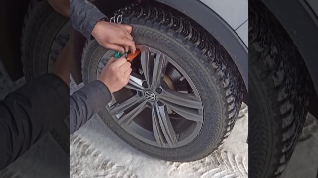 Надеваем браслеты противоскольжения КаскадЦентр для колес легковых автомобилей 195-205мм смотреть онлайн