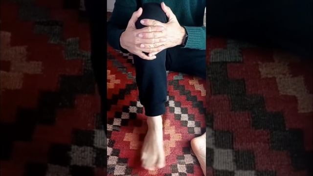 Los movimientos de la rodilla: la rotación y cómo realizarla en yoga y pilates смотреть онлайн