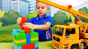 Машинки. Автокран Брудер и Даник - Рабочие машинки для детей. BRUDER Crane Truck MAN TGA 02754