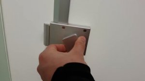 Защелка на стеклянной двери