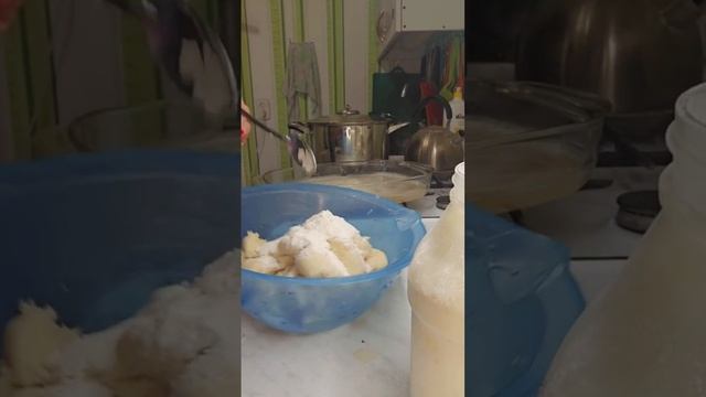 Ролик № 1419. На обед сегодня клёцки. Поскольку рецепт проще некуда, то буквами его не пишу.