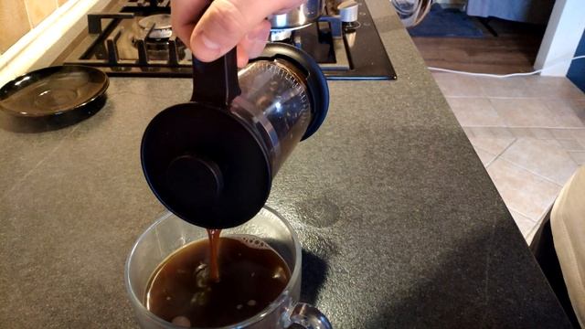 КАК СВАРИТЬ КОФЕ В ДОМАШНИХ УСЛОВИЯХ? Вкусный и простой рецепт кофе! смотреть онлайн