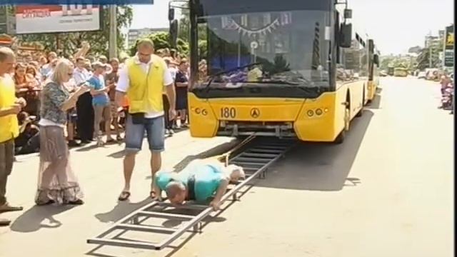 рекорд з тролейбусами Назара Павліва смотреть онлайн