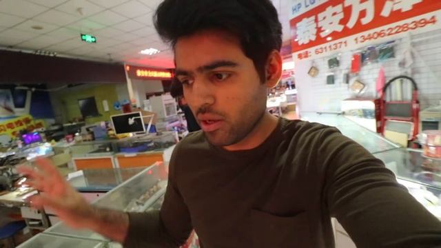 Real IPhones and Replica prices in China ?? |Urdu/Hindi | China Markets смотреть онлайн