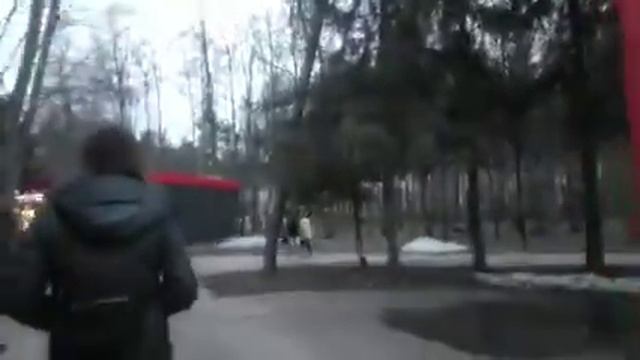 гуляю в парке/на улице жарко смотреть онлайн